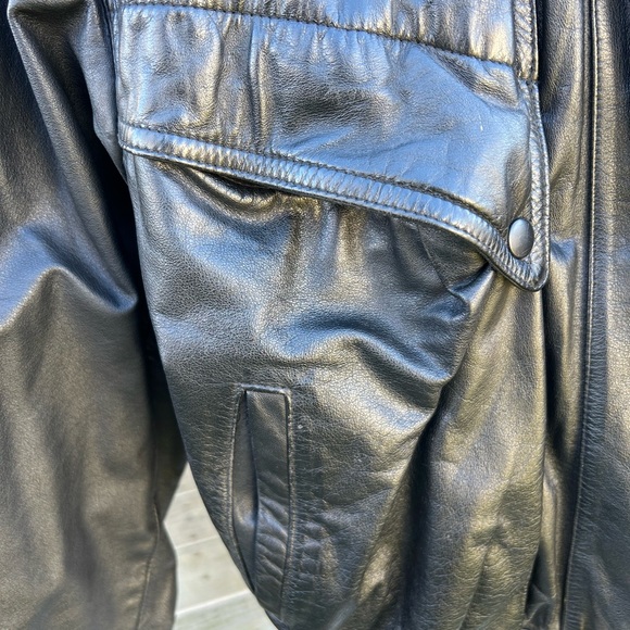 Vintage Black Leather Bomber Jacket - Picture 8 of 12